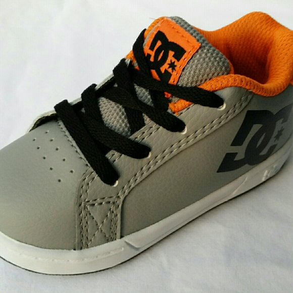 👟🛹 Boys DC Shoes Sneakers 6 - Picture 2 of 9